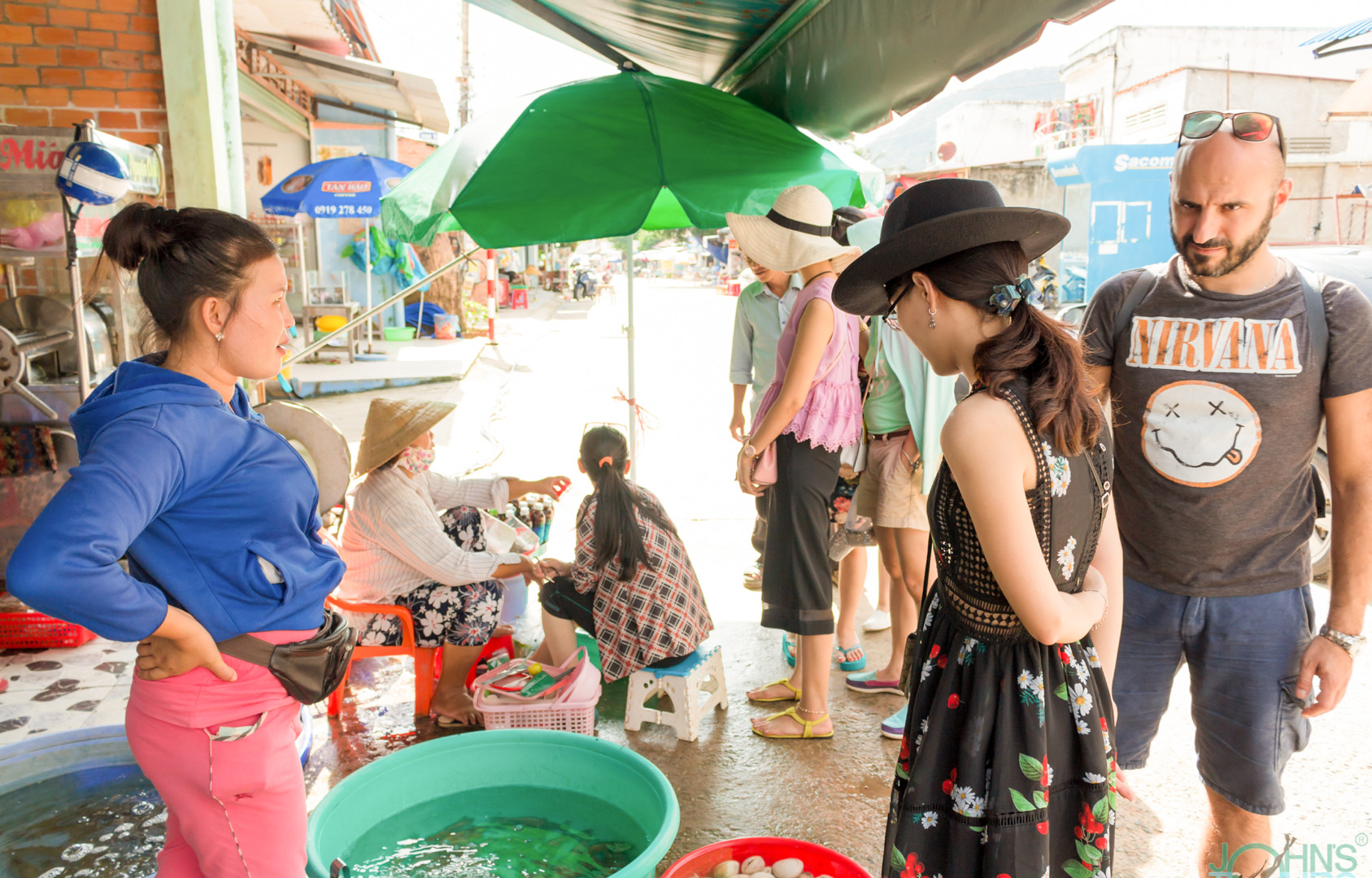 富國島南部觀光之旅: 護國寺＆魚露工廠