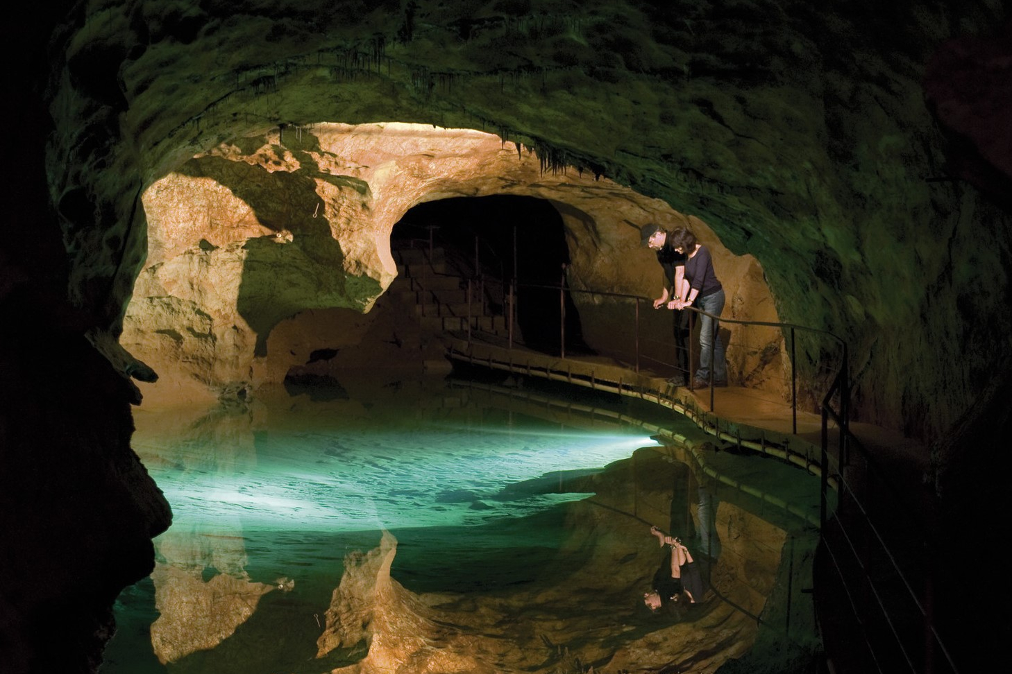 雪梨珍羅蘭鐘乳石洞（Jenolan Caves）& 藍山私人遊