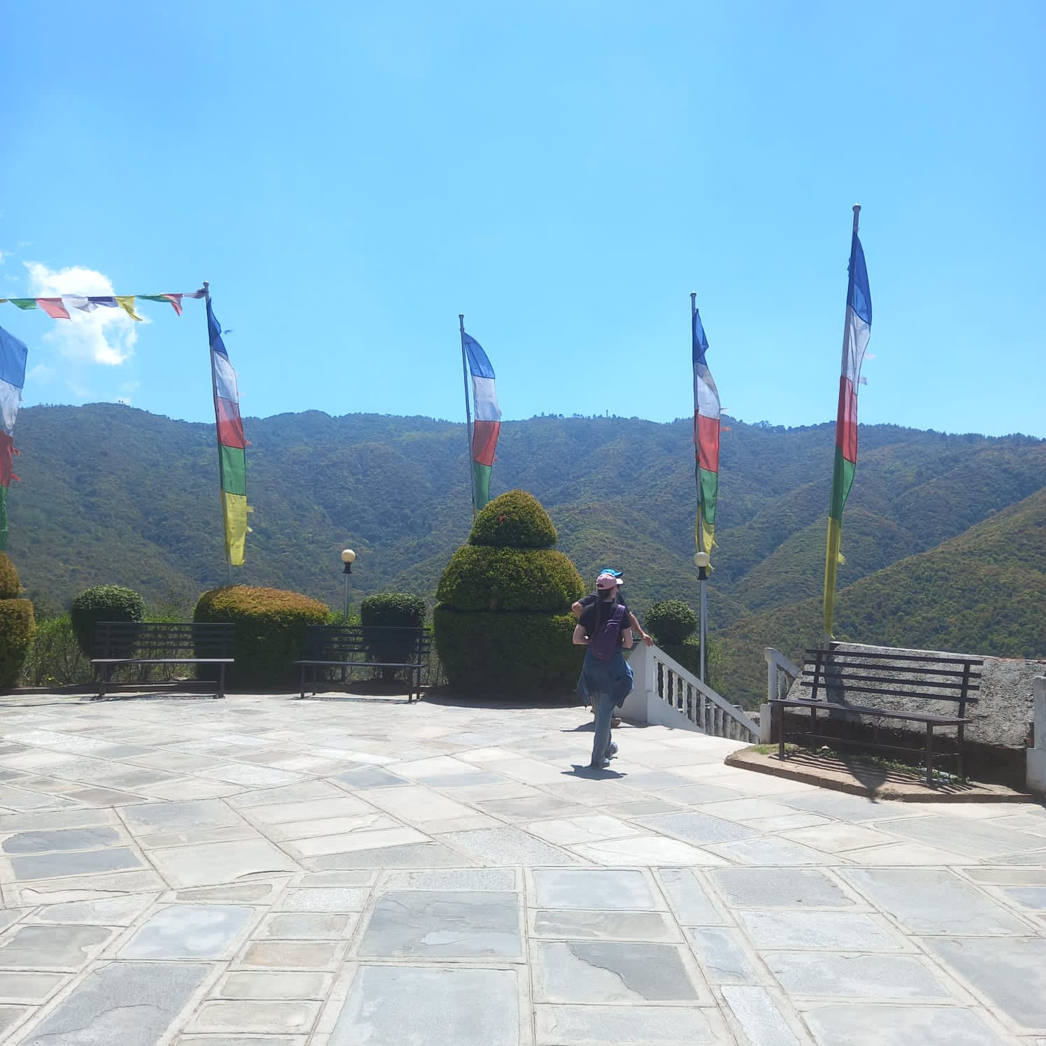 1天納加闊特徒步旅行。納加闊特（Nagarkot）位於巴克塔普爾（Bhaktapur）區