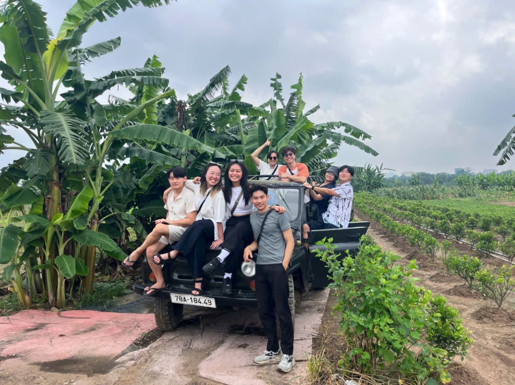 Hanoi: Half-Day Jeep Tour with City Highlights & Local Eats