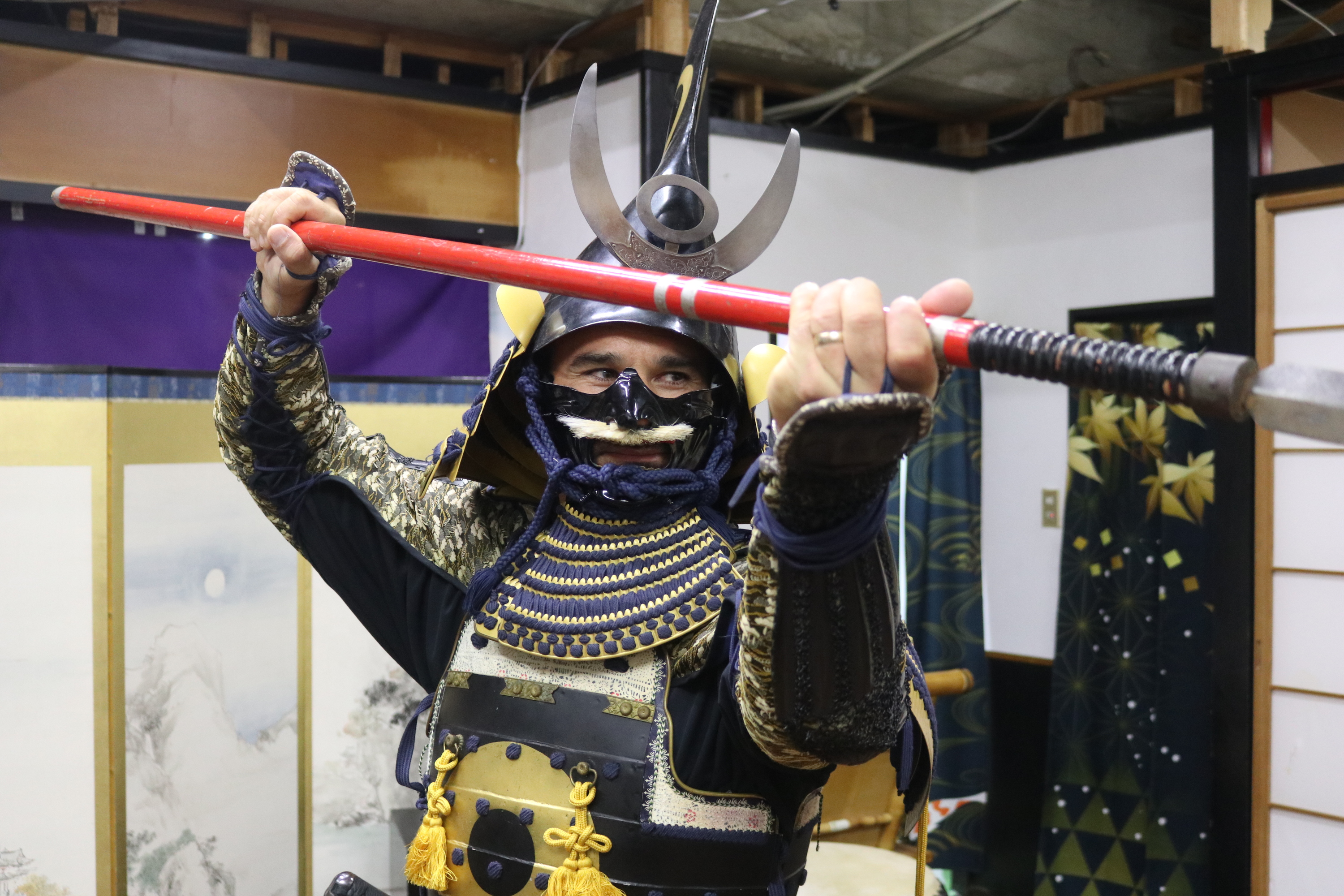 大阪城附近武士道盔甲射擊和武士刀體驗