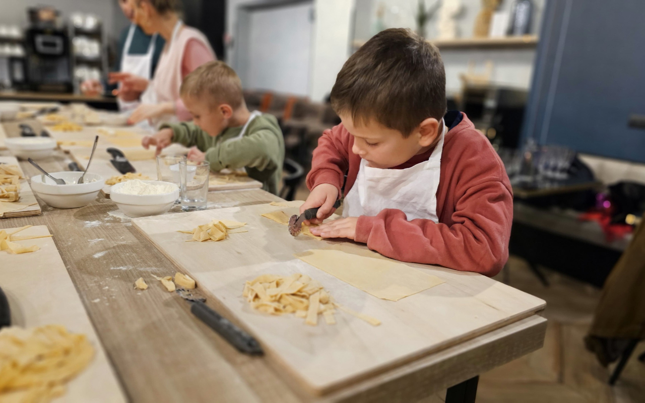 Fettuccine and tiramisu cooking class in Rome