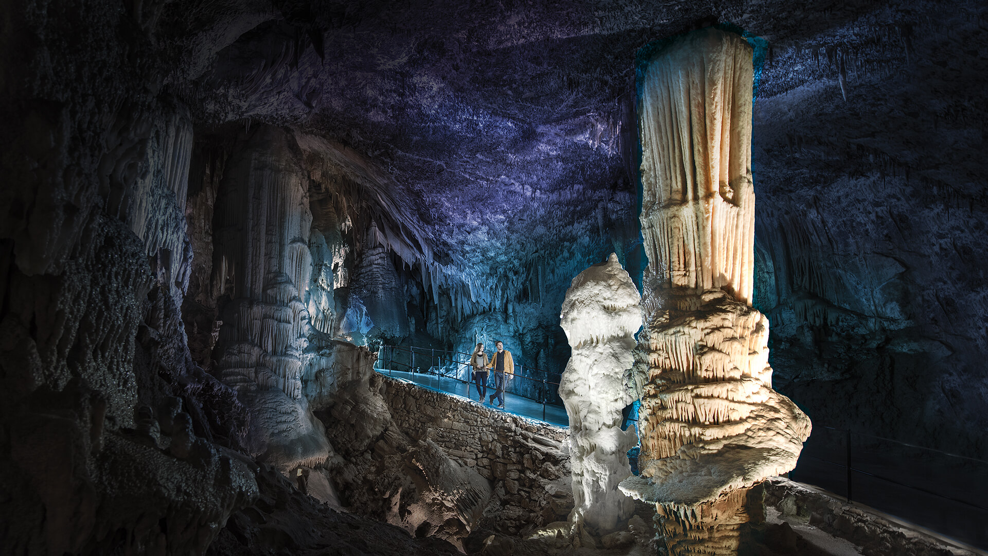 Postojna Cave &amp; Predjama Castle