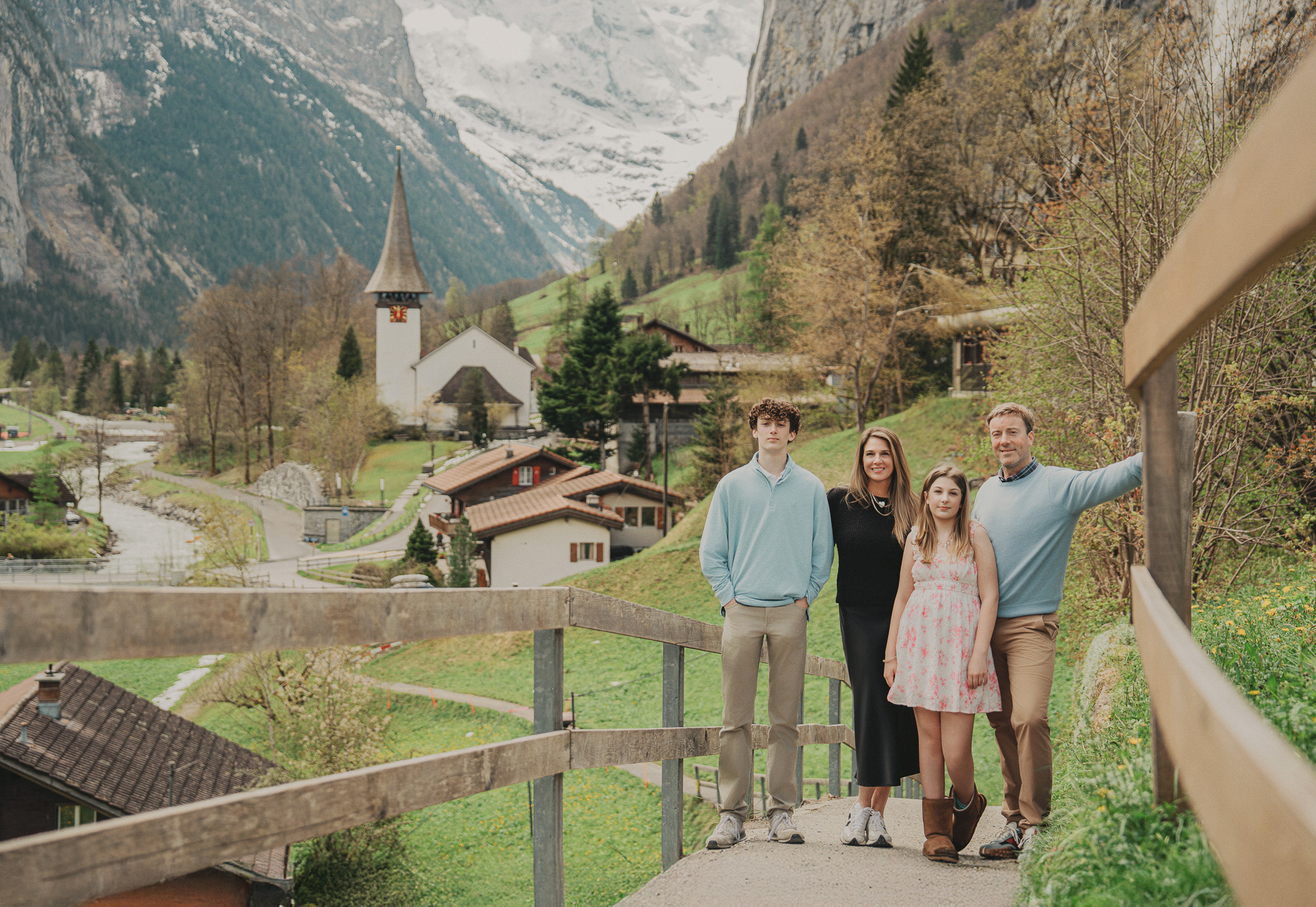 Private Photoshoot Tour: Lauterbrunnen & Wengen at the best spots