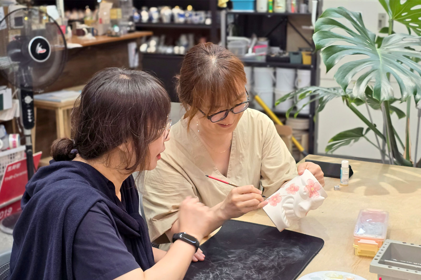 Korean Modern Pottery Experience: Coloring Techniques