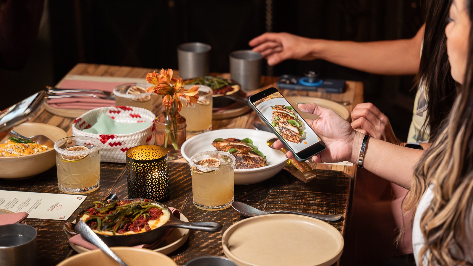 在拉斯維加斯市中心，盡享大膽風味與精緻擺盤的視覺與味覺盛宴。