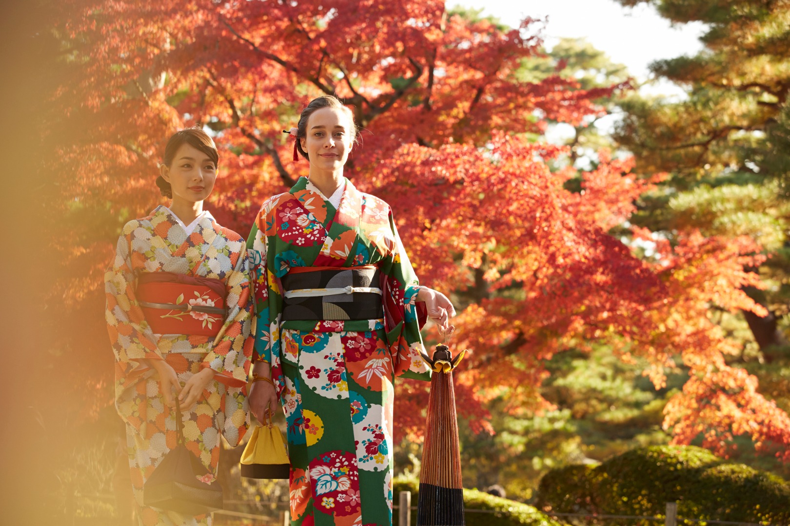 Девушки с хоккайдо очаровательны. Японки с Хоккайдо. Цветовое сочетание в кимоно. Девушки с Хоккайдо. Кимоно и джинсы японцы.