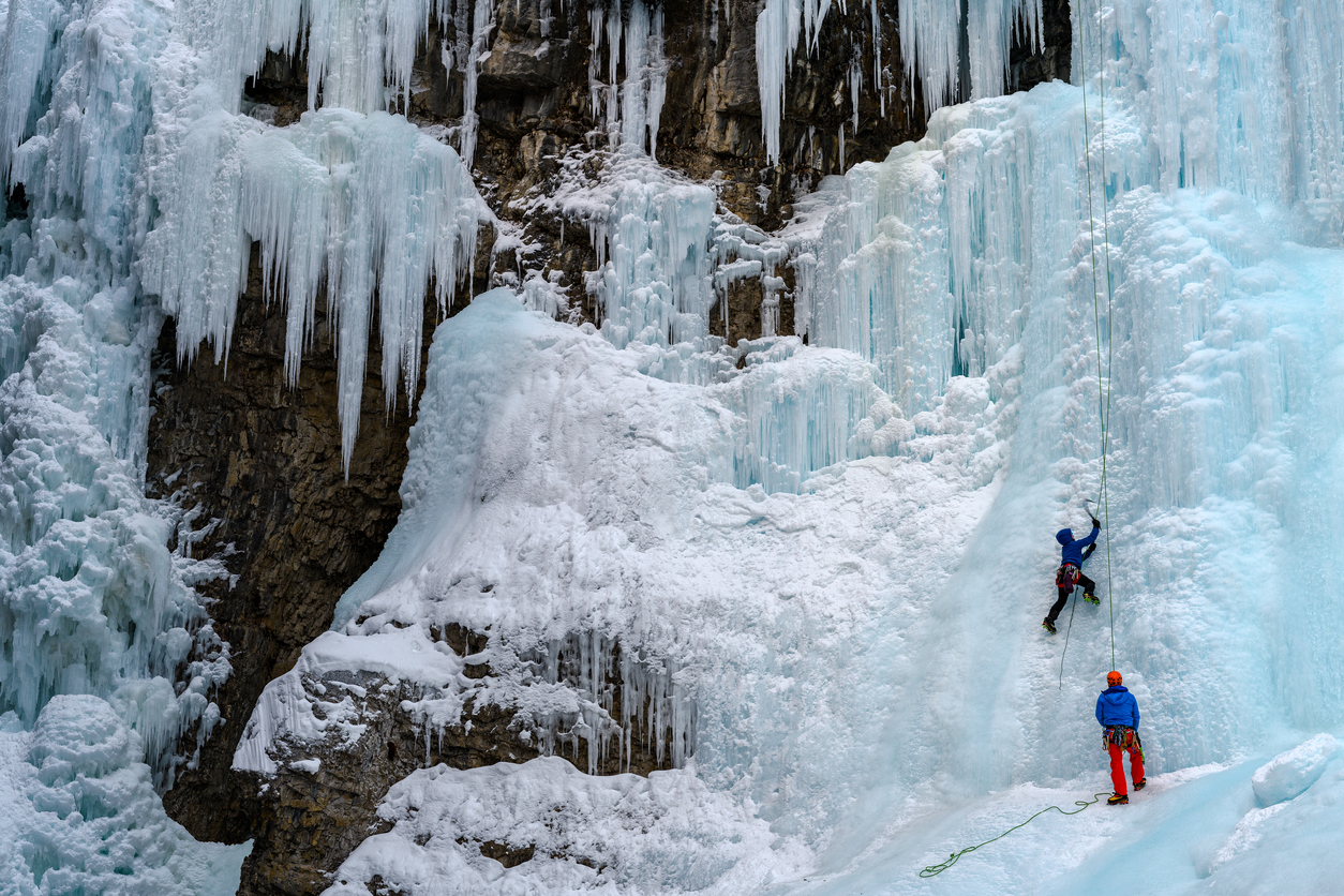 從坎莫爾和班夫出發的路易斯湖 (Lake Louise) 和約翰斯頓峽谷 (Johnston Canyon) 之旅
