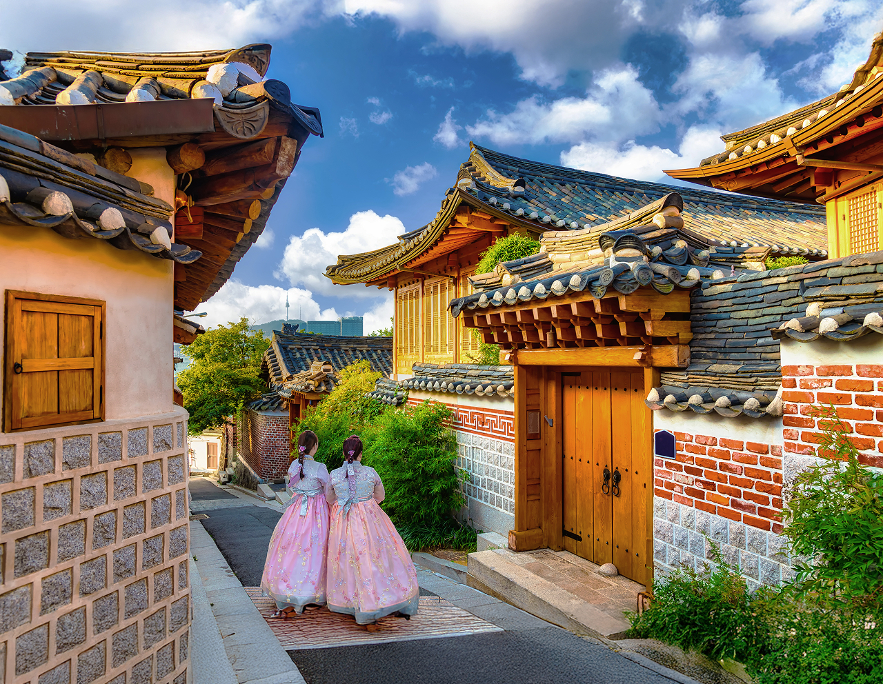 🎬✨北村韓屋村,在K-pop《惡魔獵人》中亮相,將韓國的傳統魅力與電影感融為一體。 🎬✨北村韓屋村,在K-pop《惡魔獵人》中亮相,將韓國的傳統魅力與電影感融為一體。