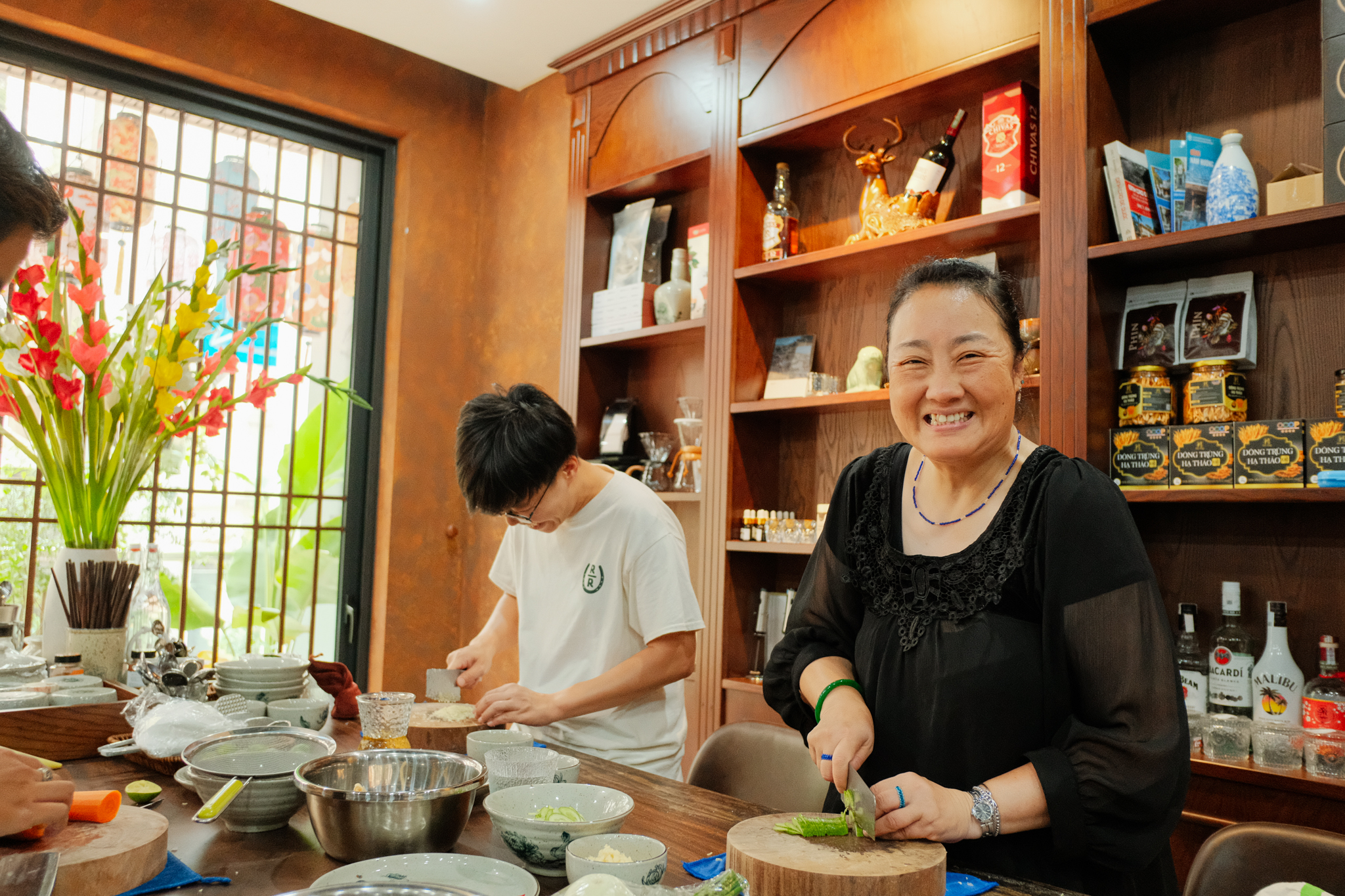 與當地人共餐：傳統餐點、市場導覽 & 免費品酒