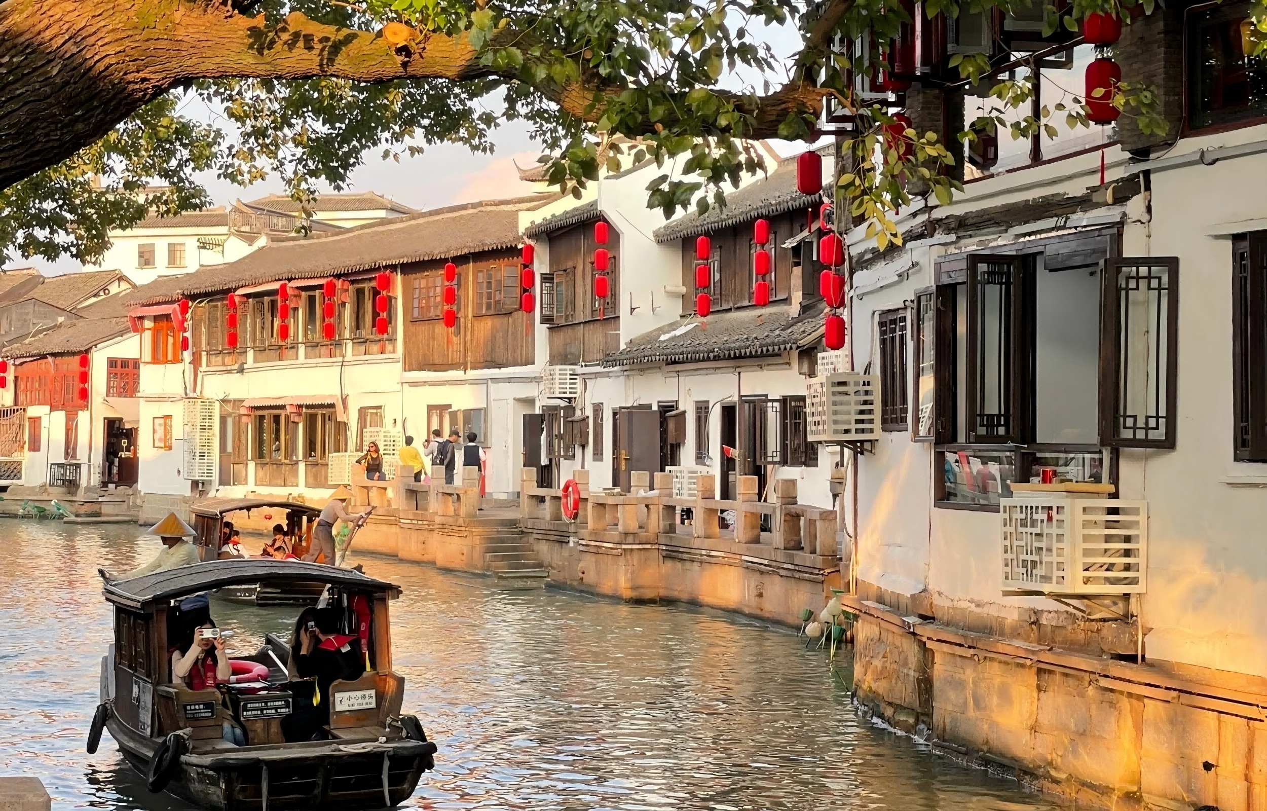 [Private Transfer] Explore Zhujiajiao comfortably and savor authentic ancient town cuisine - Eatwith