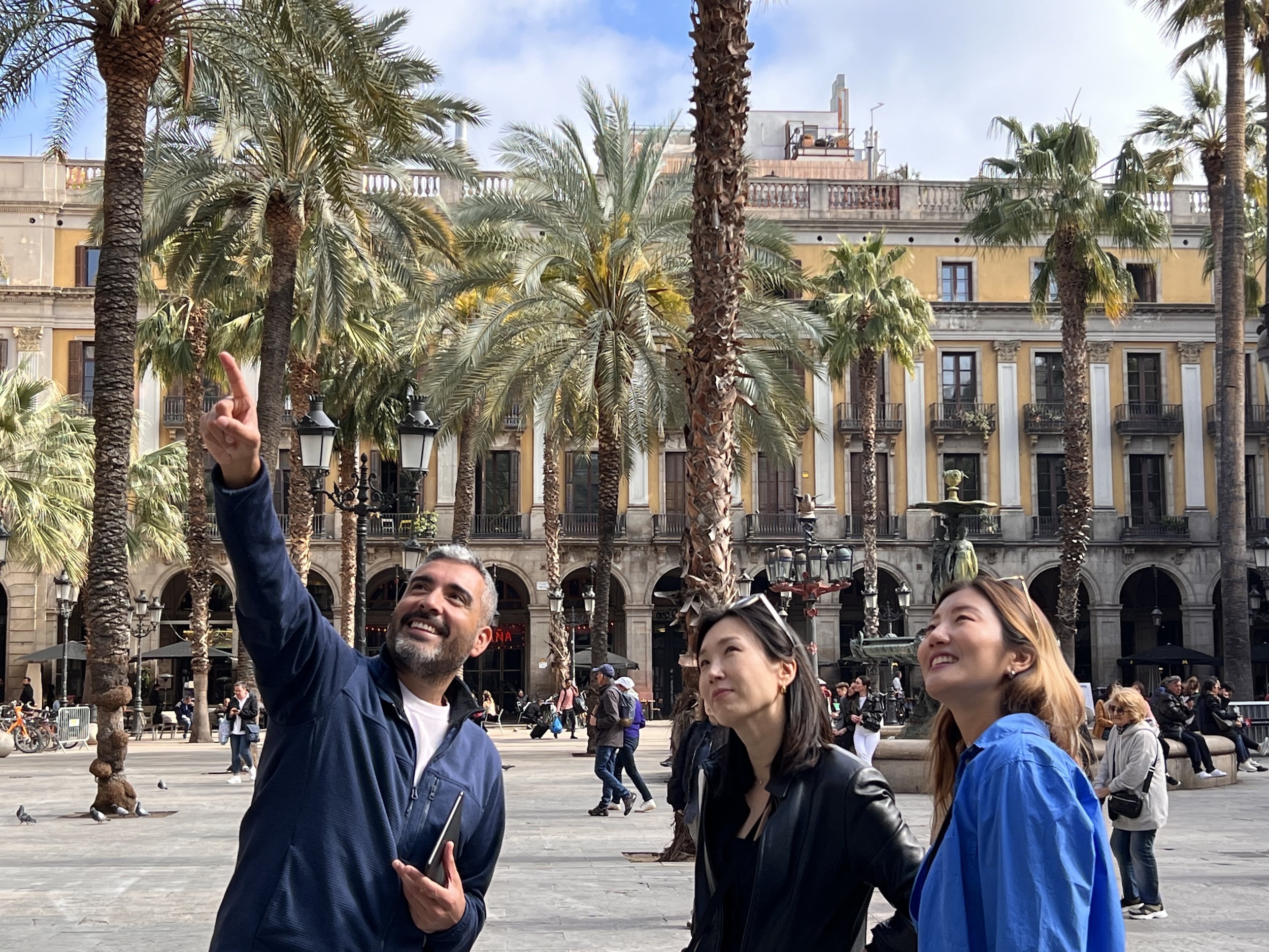 Barcelona's Gothic Quarter Guided Tour, Flamenco Show & Tapas Dinner