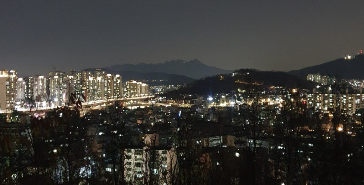 Seongsan & Mangwon Market Half-Day Small Group Hiking Tour