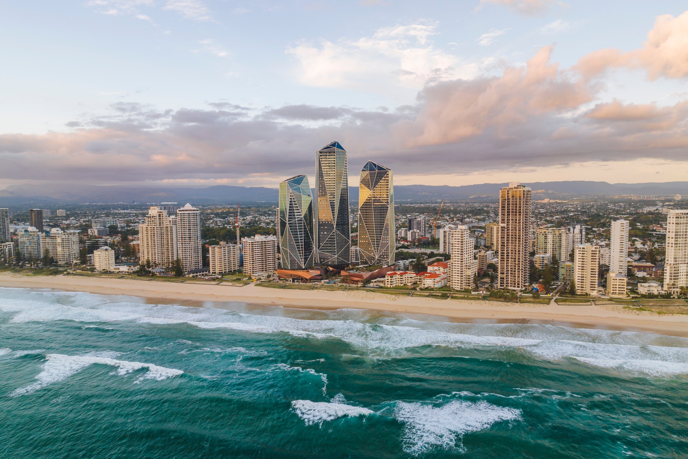 黃金海岸衝浪者天堂 (Gold Coast Surfer's Paradise) 布里斯班 (Brisbane) 出發私人團體遊
