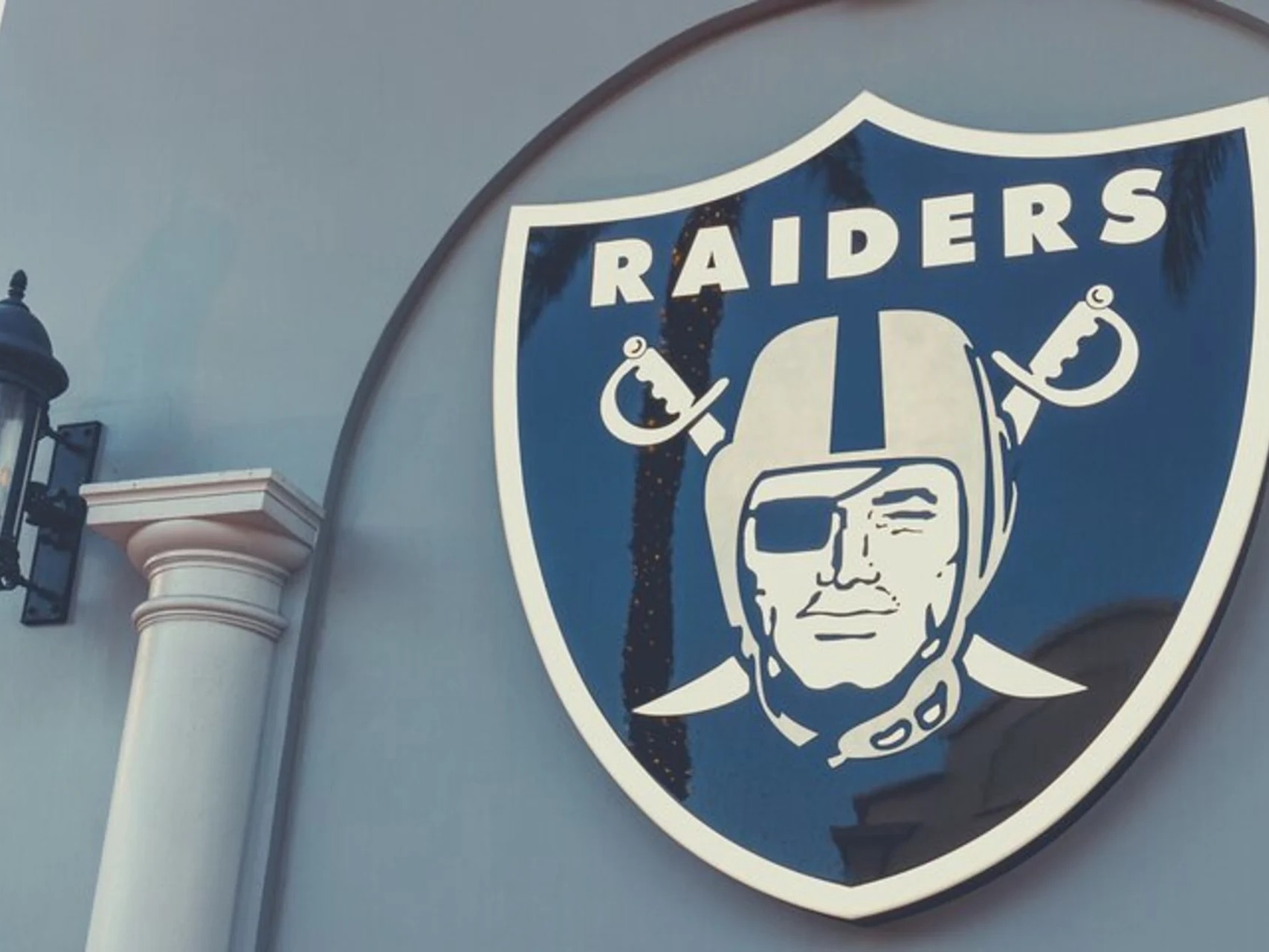 拉斯維加斯突襲者足球隊比賽（Allegiant Stadium）
