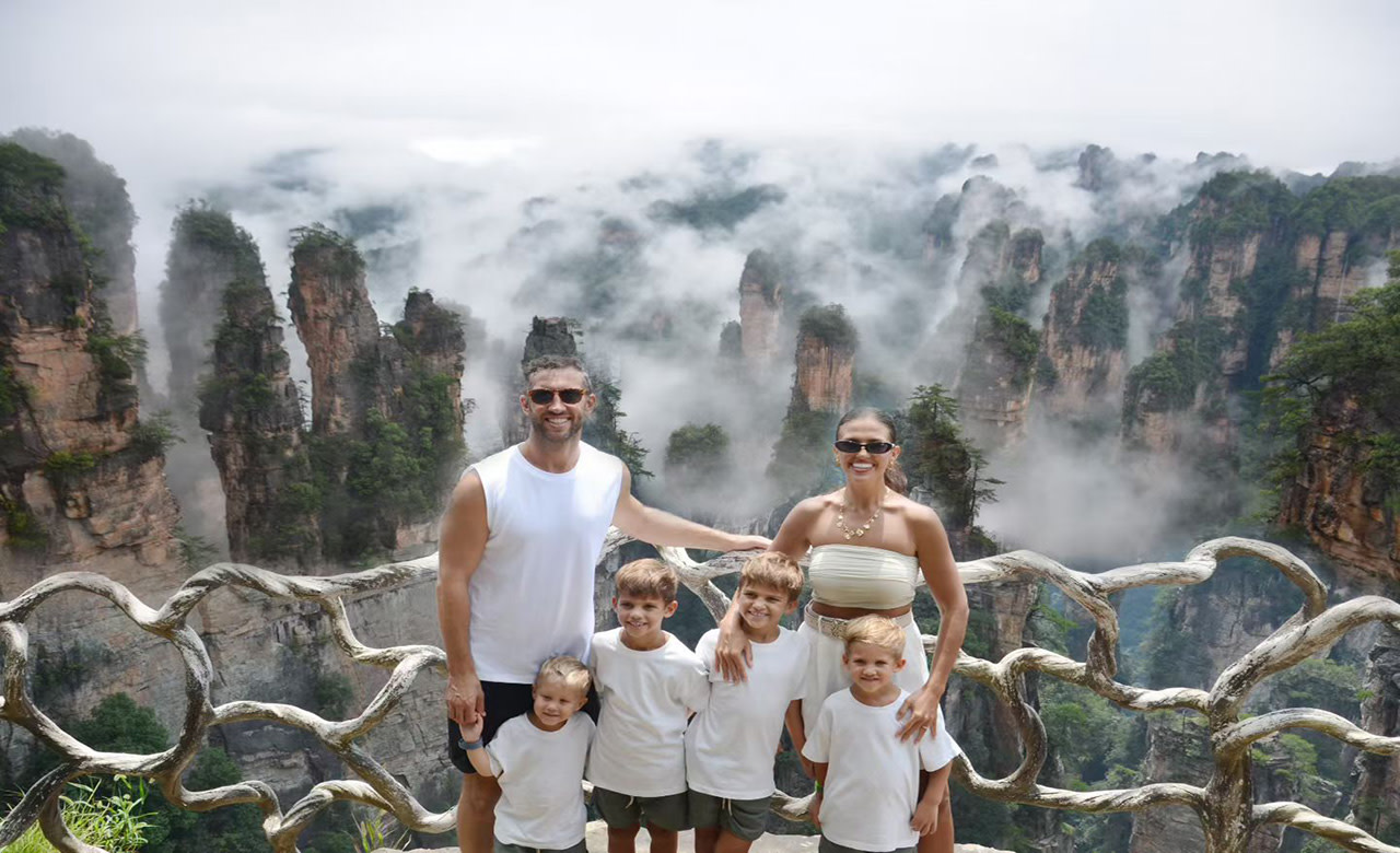 Private Zhangjiajie Tianmen Mountain & Forest Park 3-Day Tour | Upgraded Exclusive Six-Person Small Group with Tianmen Wonderland Starlight & VIP Access Privileges