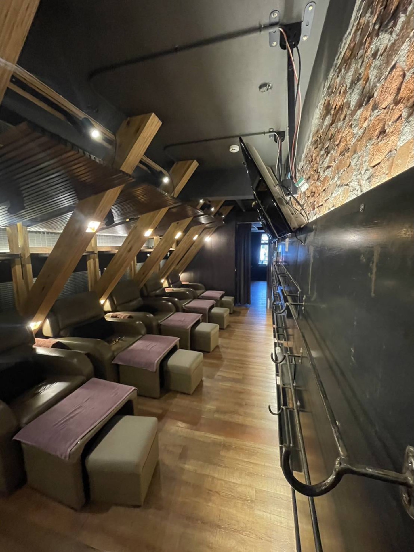 Paradise Beauty Foot & Body Spa (MRT Xinyi Anhe Station)