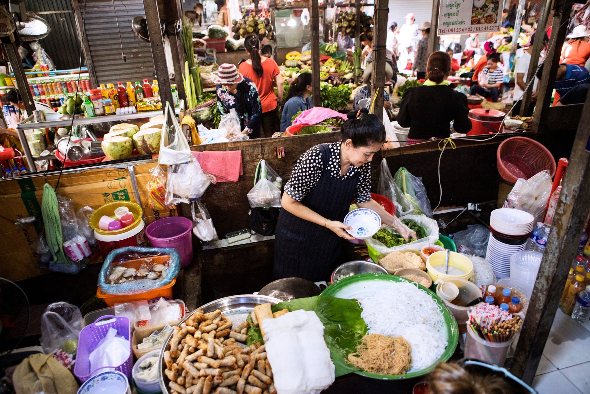 Phnom Penh Morning Market and Street Art Tour