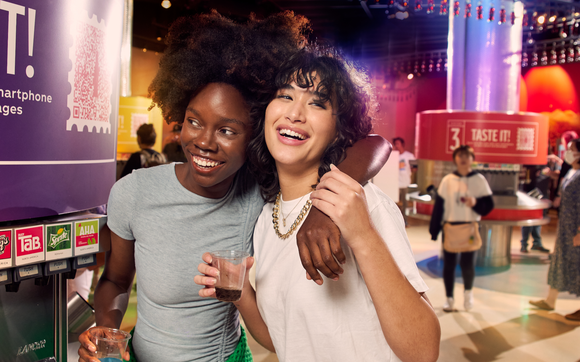 與朋友一起探索可口可樂世界中激動人心的展覽，盡享歡樂時光