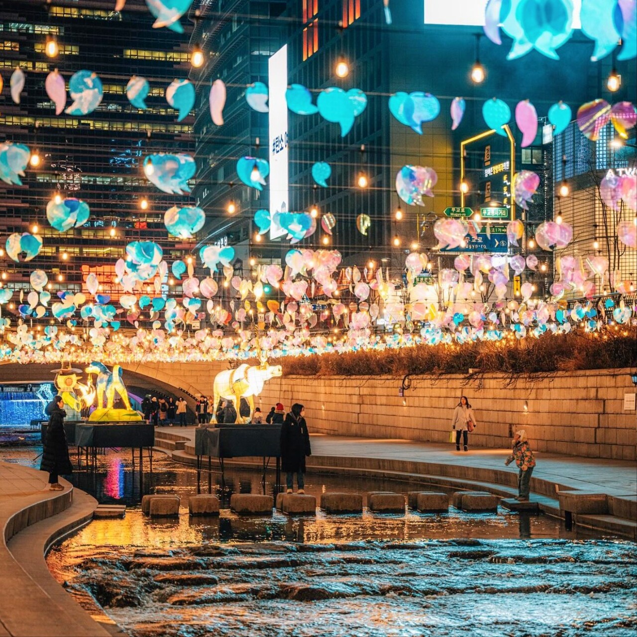 清溪川：探索如詩如畫的清溪川，這裡是首爾市中心熱門又寧靜的休憩場所。