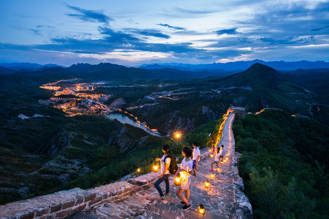 Private Night Tour to Simatai Great Wall and Gubei Water Town