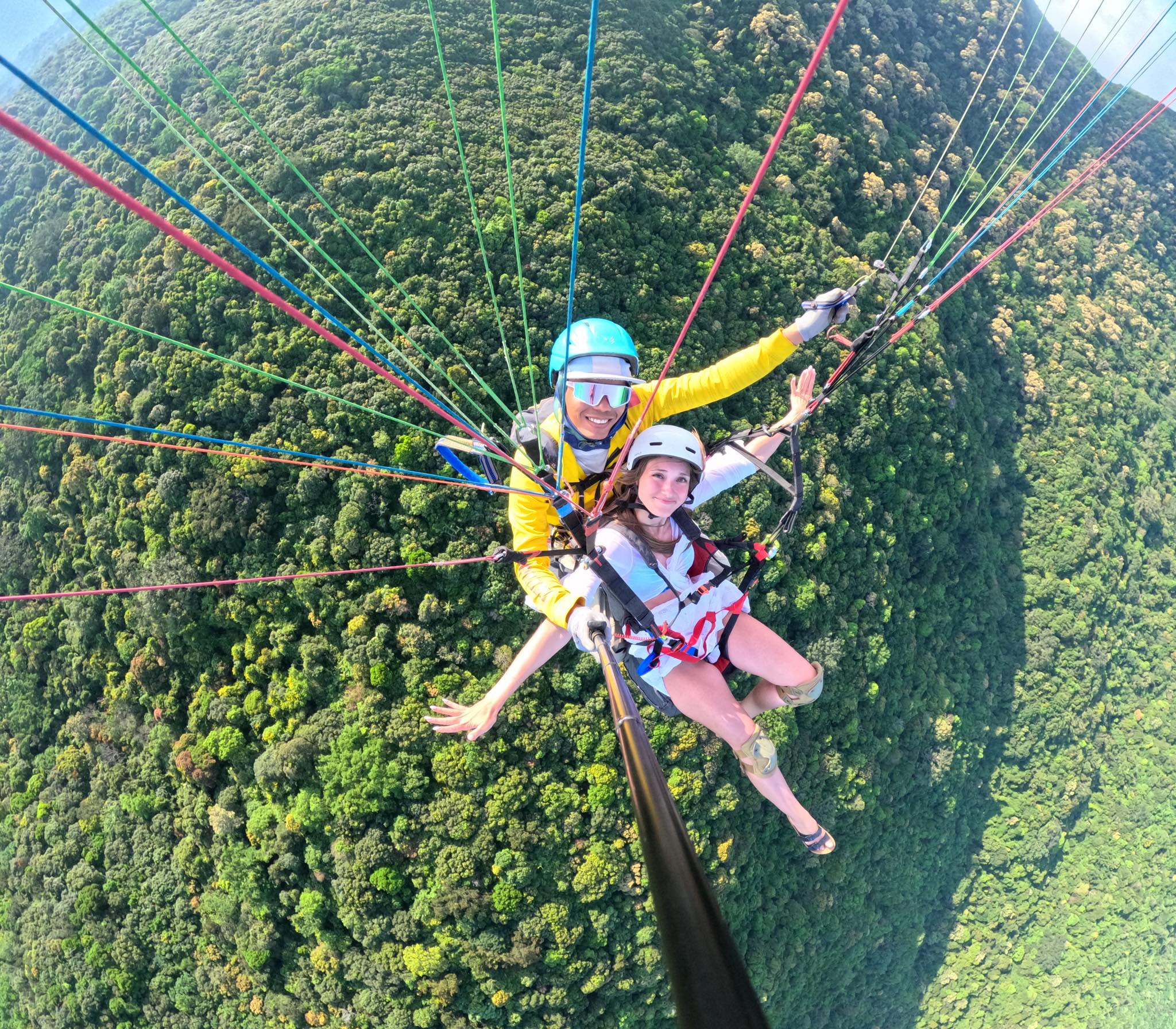 Tam Dao tog‘i ustidan uchish – Paraplaning tajribasi Xanoining yaqinida