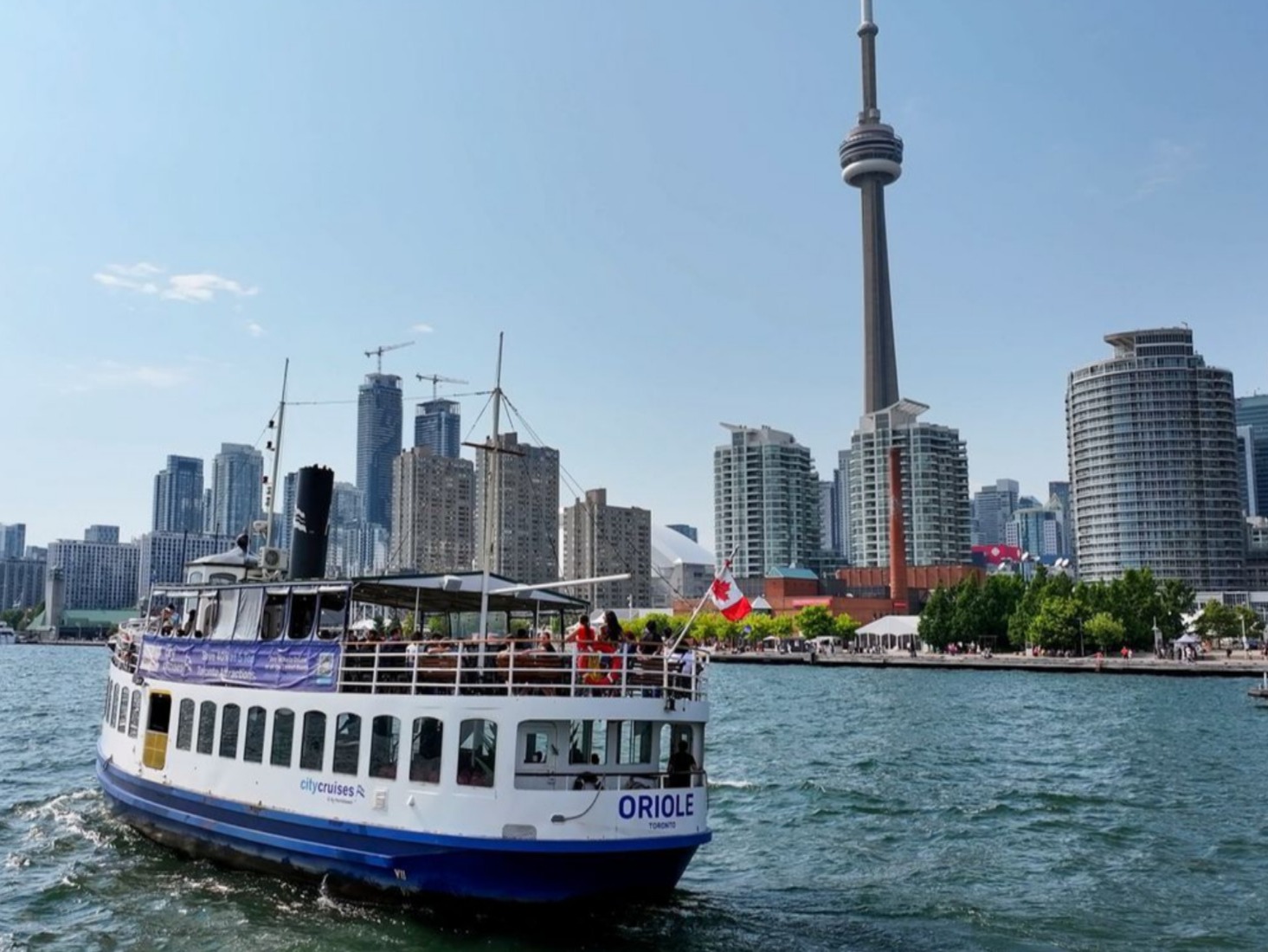 搭乘季節限定的 多倫多 (Toronto) 港灣遊船,盡情放鬆身心,並飽覽迷人天際線 搭乘季節限定的 多倫多 (Toronto) 港灣遊船,盡情放鬆身心,並飽覽迷人天際線