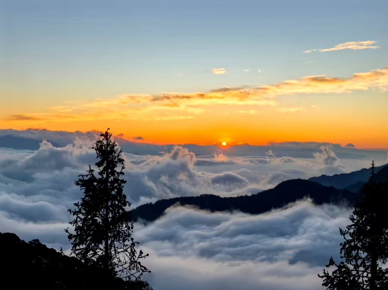 雲南昆明哀牢山3天2晚（壯美南恩瀑布+神秘原始森林徒步+輕徒步石門峽+特色傣族集市趕擺）
