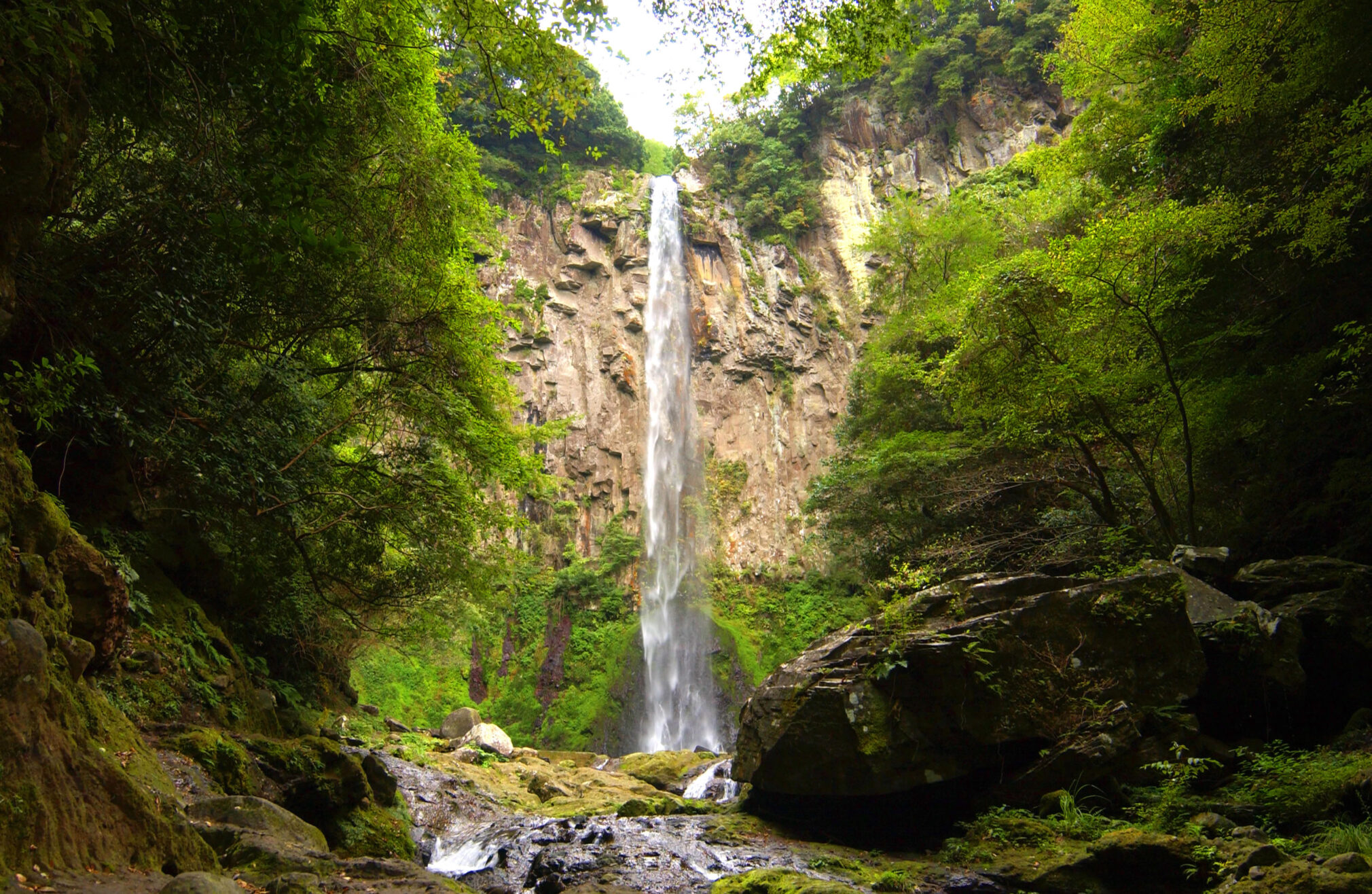 Higashi Shiiya Falls

Higashi Shiiya Falls is a scenic 85-meter waterfall in Oita. Known for its dramatic drop and lush greenery, it is ranked among Japan’s top 100 waterfalls.