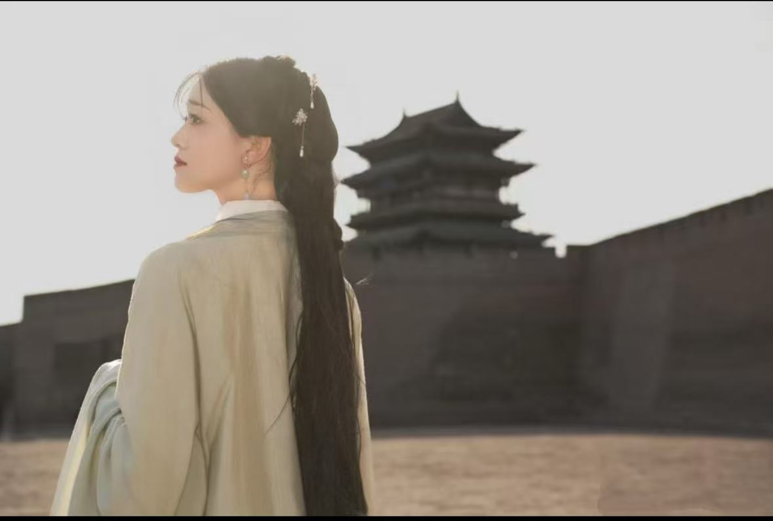 館內400年古建改造的實景片場,漢唐宮殿的恢弘、江南水鄉的雅緻觸手可及,華服與古景自然相融,這份真實的穿越感,正是晉瑤集的獨特魅力 館內400年古建改造的實景片場,漢唐宮殿的恢弘、江南水鄉的雅緻觸手可及,華服與古景自然相融,這份真實的穿越感,正是晉瑤集的獨特魅力