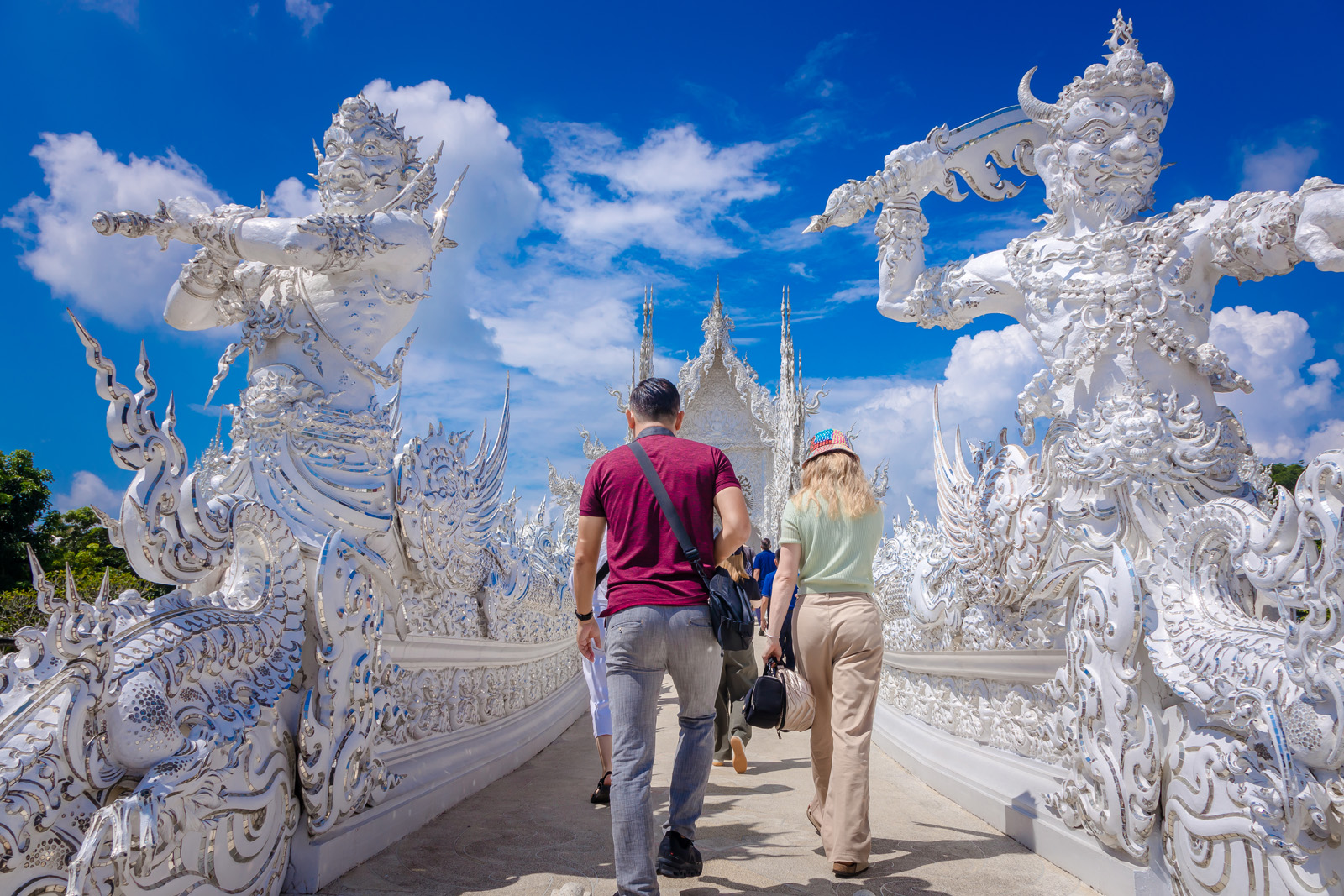 Discover White Temple, Black House & Blue Temple from Chiang Mai