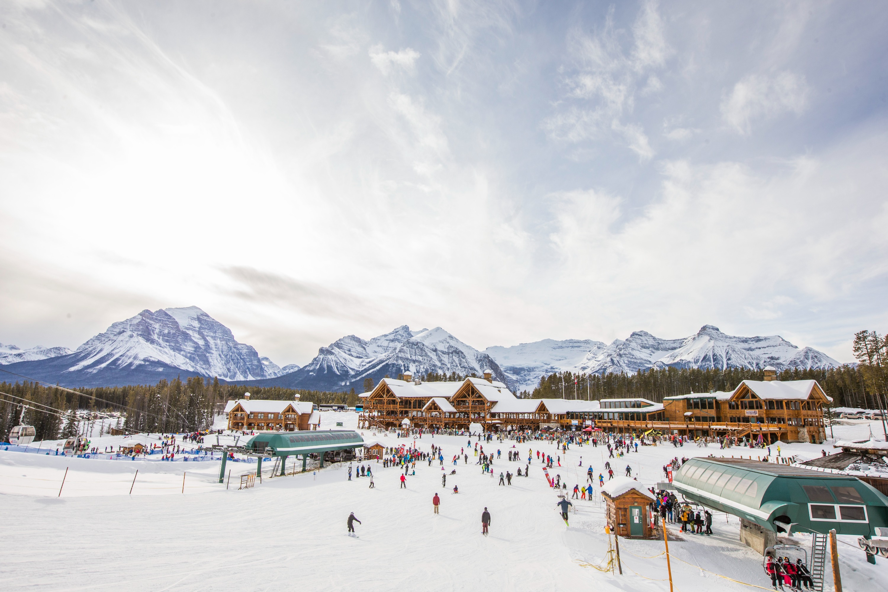 Lake Louise & Abraham Lake Day Tour from Calgary 