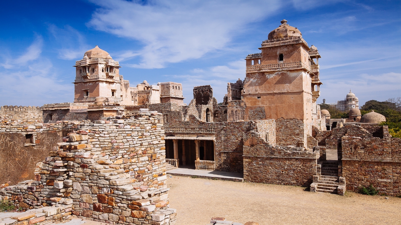 Udaipur: Full-Day Kumbhalgarh & Jain Temple Private Tour