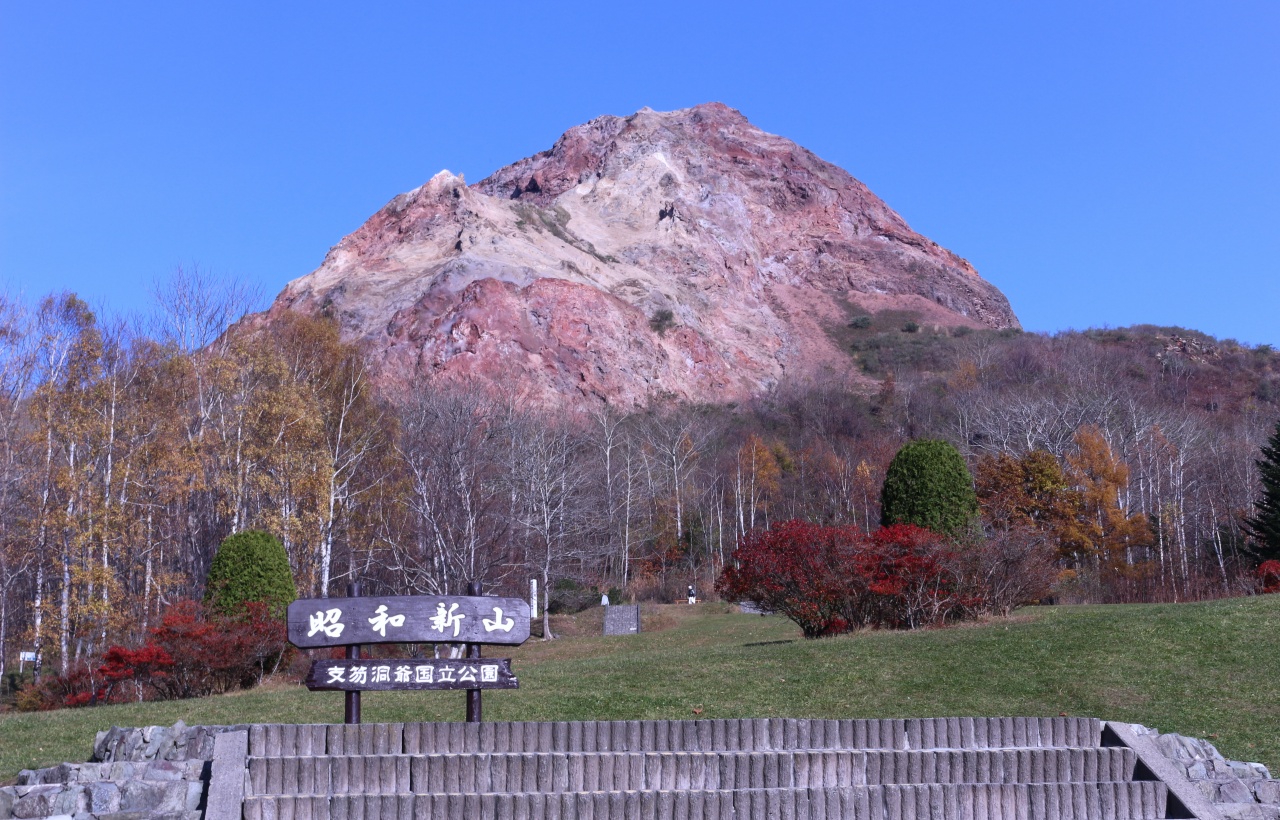 昭和新山熊牧場坐落在昭和新山腳下，是北海道知名的觀熊勝地。