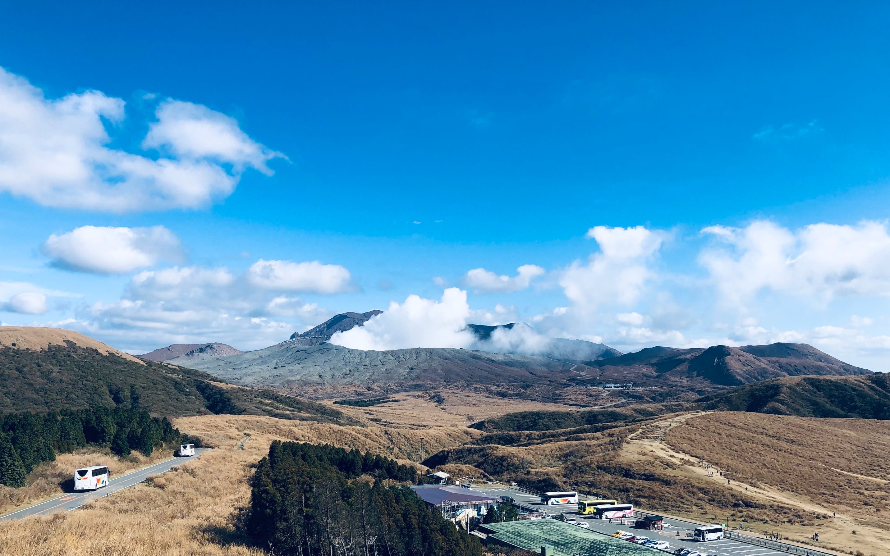 [Kyushu Kumamoto Mount Aso Day Trip] Mount Aso Volcano & Kusasenri & Aso Shrine & Mizuki Pilgrimage & All-You-Can-Eat Seasonal Fruits (Departure from Fukuoka)