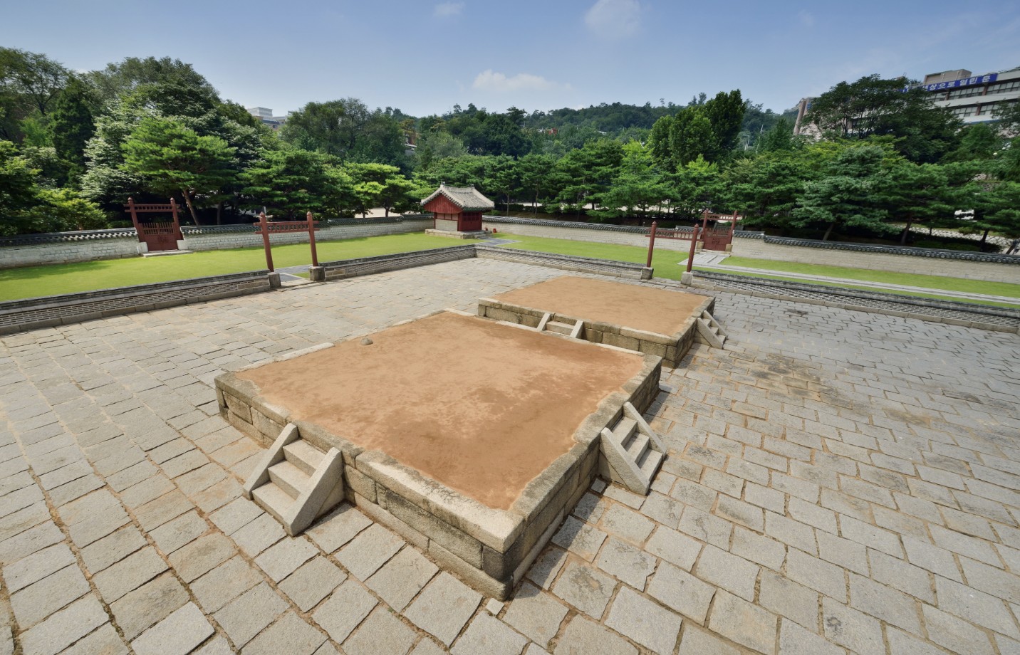 社稷壇,一座歷史悠久的祭壇,朝鮮國王曾在此為土地和穀物之神舉行祭祀儀式 社稷壇,一座歷史悠久的祭壇,朝鮮國王曾在此為土地和穀物之神舉行祭祀儀式