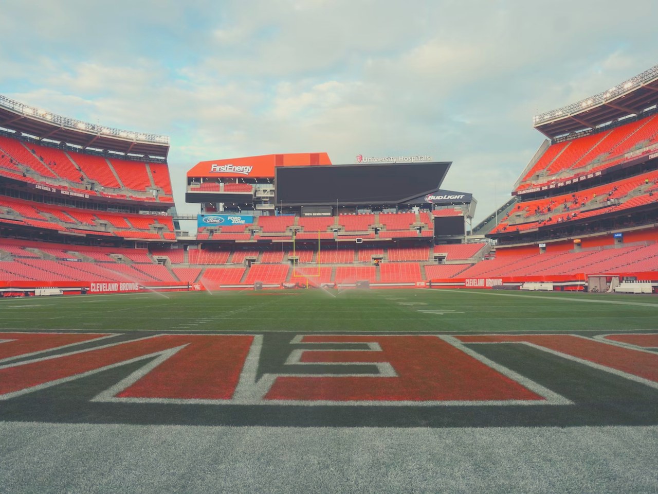 克利夫蘭布朗隊（Cleveland Browns）在克利夫蘭布朗體育場（Cleveland Browns Stadium）的橄欖球比賽