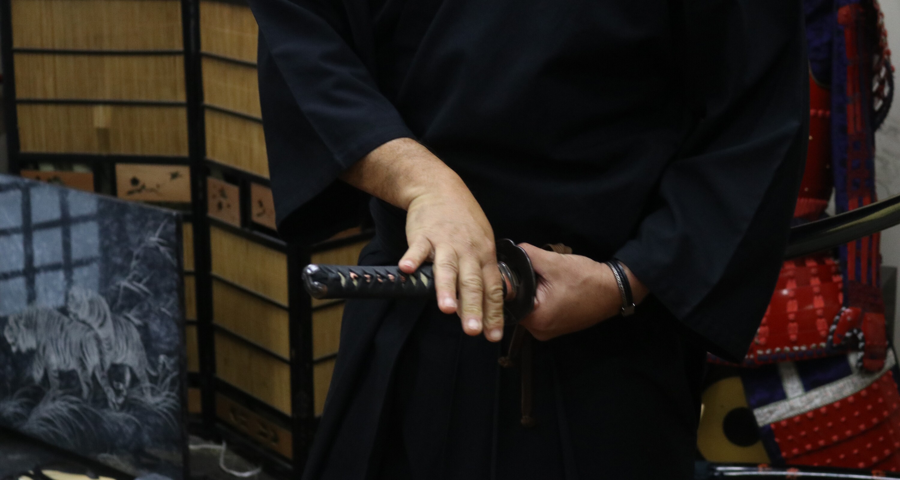 納刀 - 將劍放回劍鞘