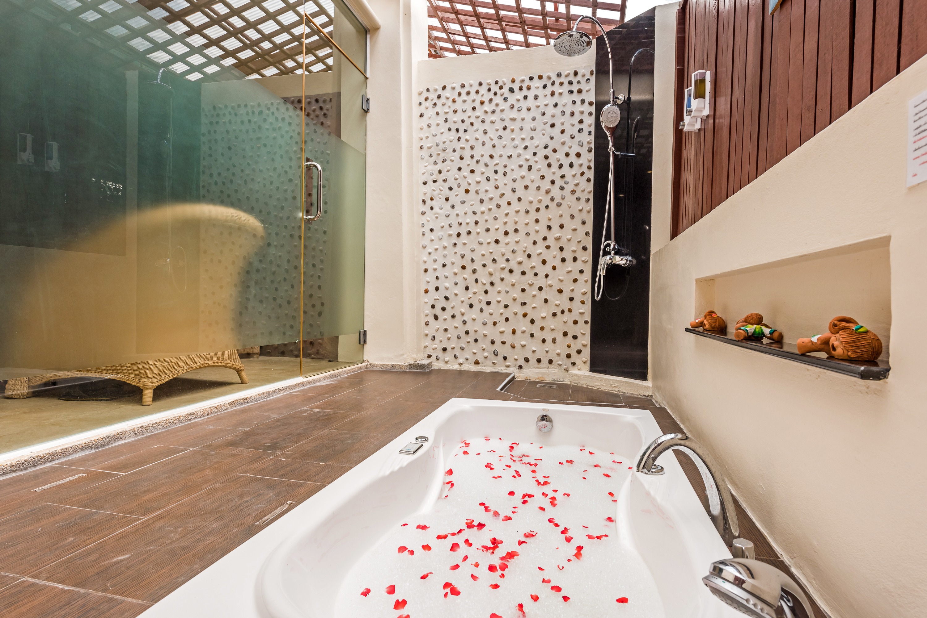 Orientala 誠邀您體驗煥發身心的頂級按摩,享受舒緩的水療體驗 Orientala 誠邀您體驗煥發身心的頂級按摩,享受舒緩的水療體驗