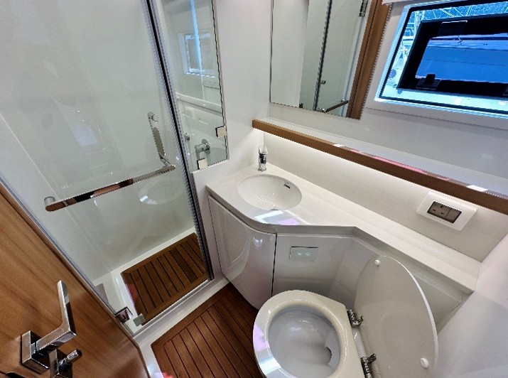 Sea Esta Private Yacht Charter in Singapore