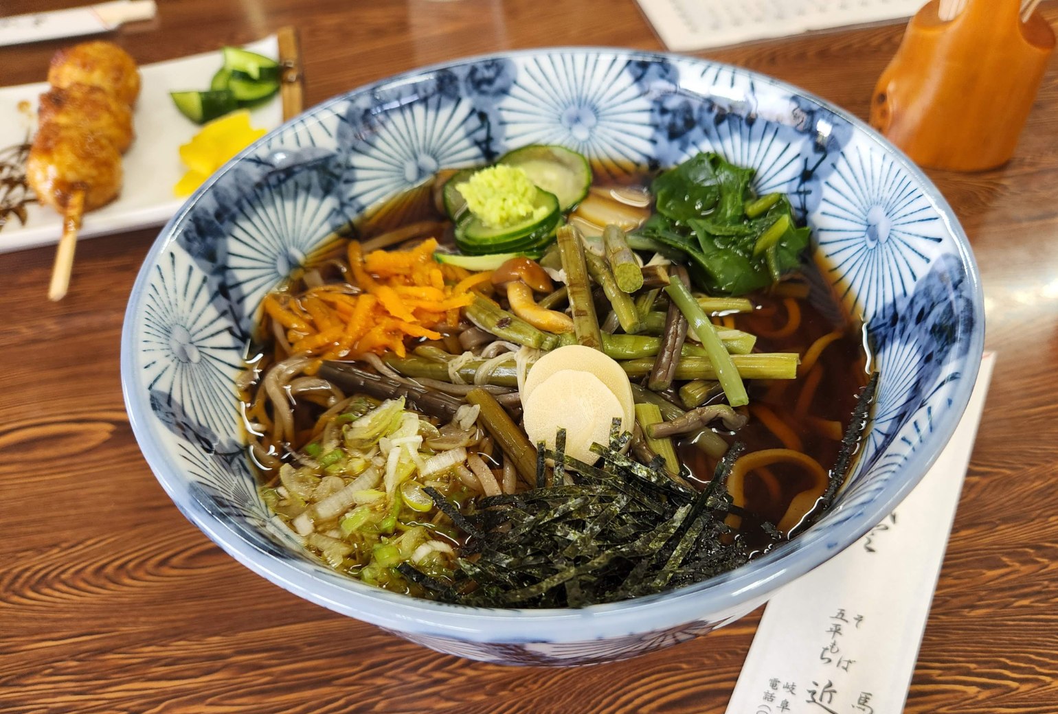 在驛站小鎮享用午餐——此地以蕎麥麵聞名 在驛站小鎮享用午餐——此地以蕎麥麵聞名