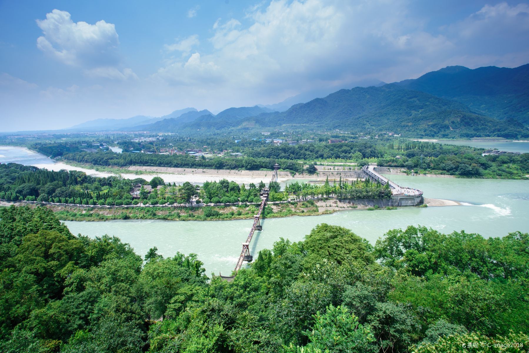 【易遊網獨家】四川九寨溝峨眉全景6天5晚私家團（不朽岷江+一次玩遍四川精華九寨溝+峨眉山+樂山大佛+萌寵熊貓+地道美食一網打盡）