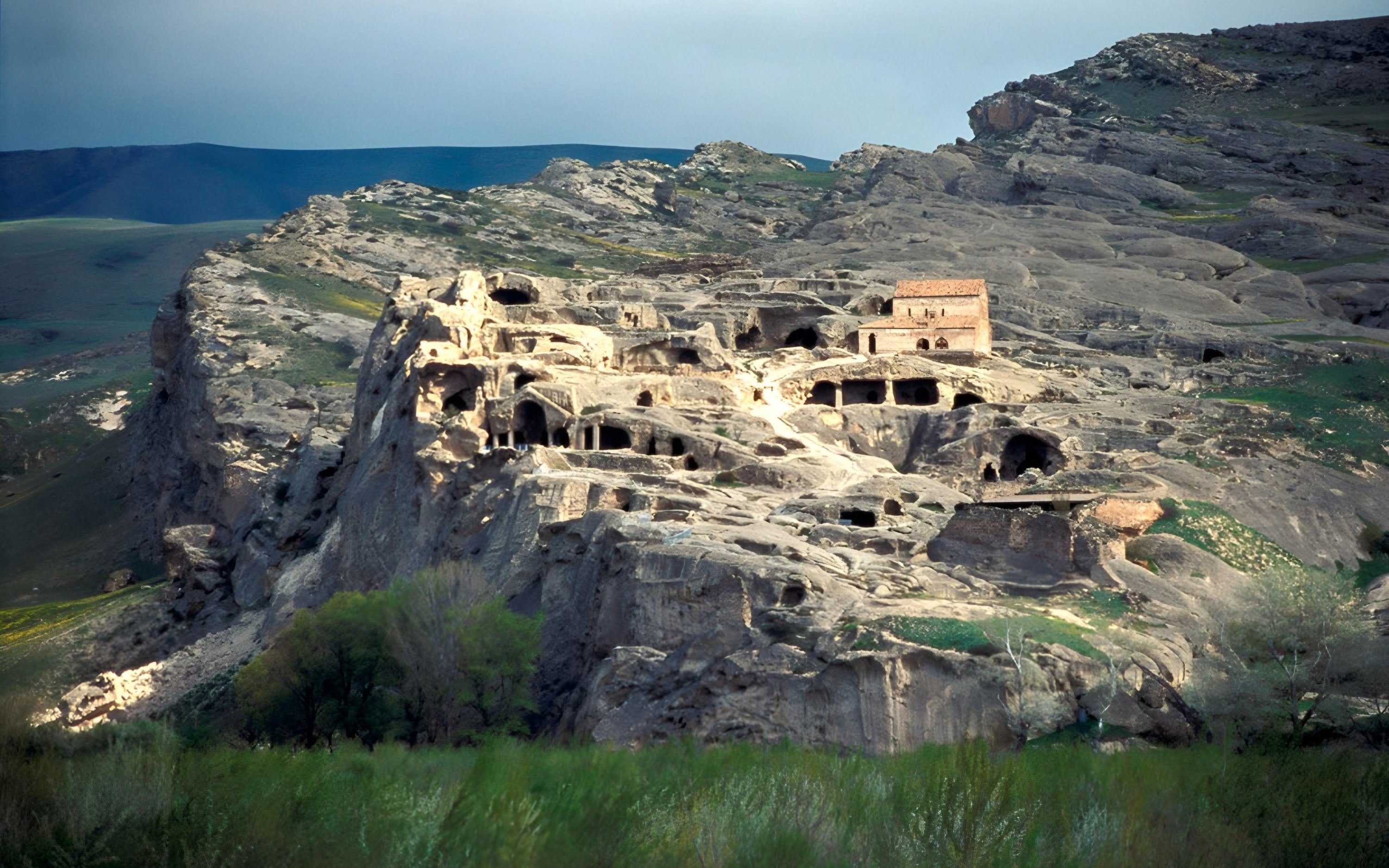 Mtskheta & Uplistsikhe One-Day Architecture Small Group Tour
