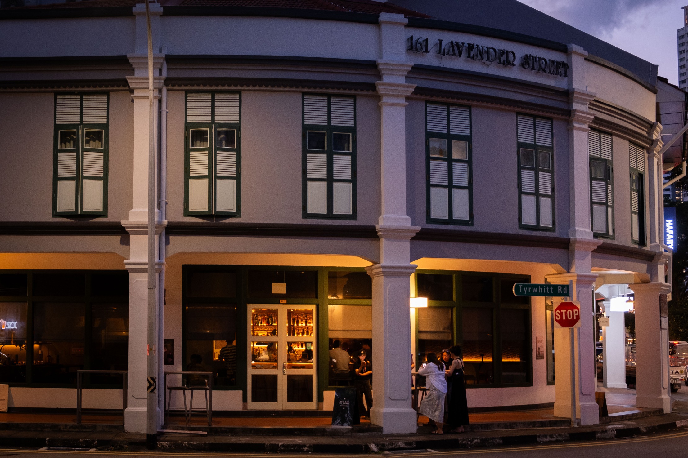 Lunì - Scent, Bar & Kitchen