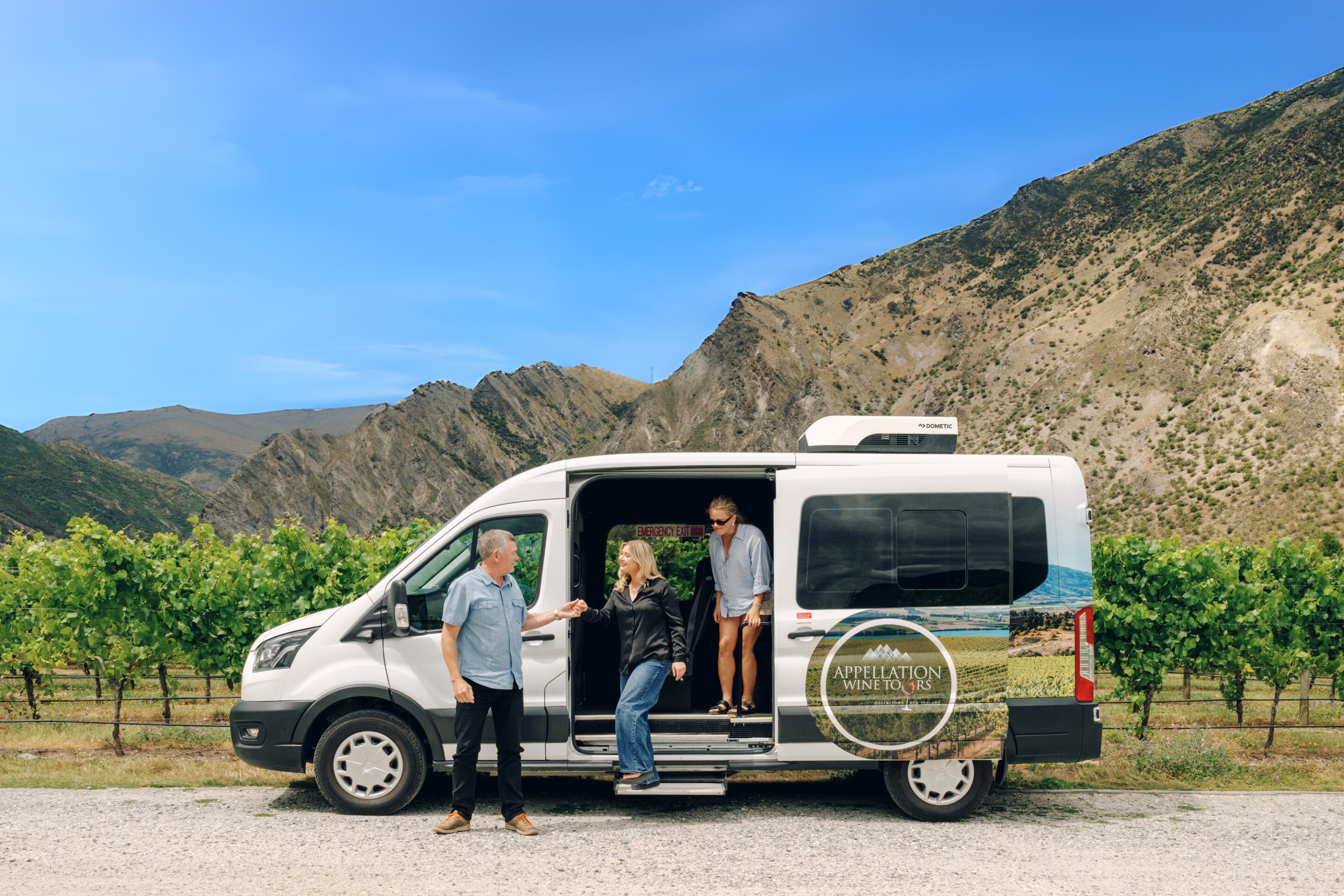 從廂型車直接踏入中奧塔哥最棒的葡萄園，盡情探索。