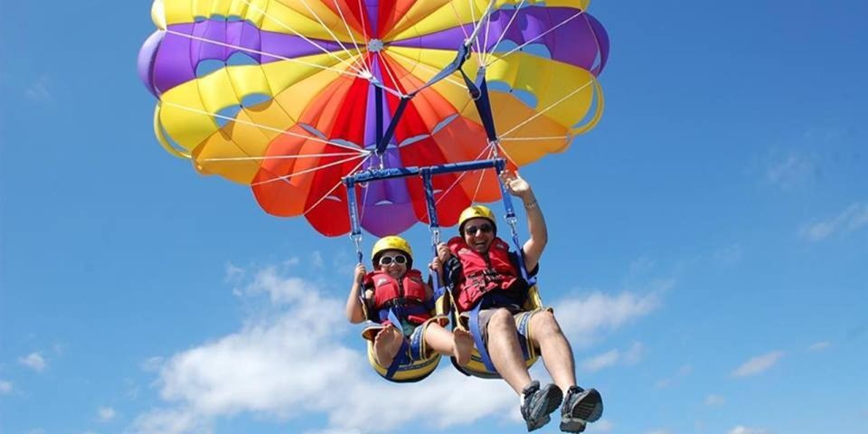 Hurghada: Magawish Island & Parasailing Tour with  Buffet Lunch