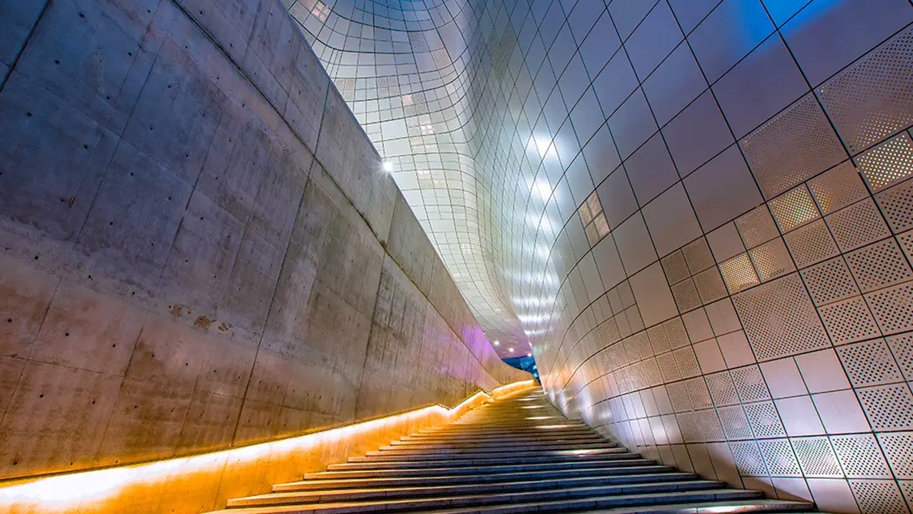 傳統與潮流在此並存,輕輕按下快門,歷史與時尚便能同框入鏡。 傳統與潮流在此並存,輕輕按下快門,歷史與時尚便能同框入鏡。