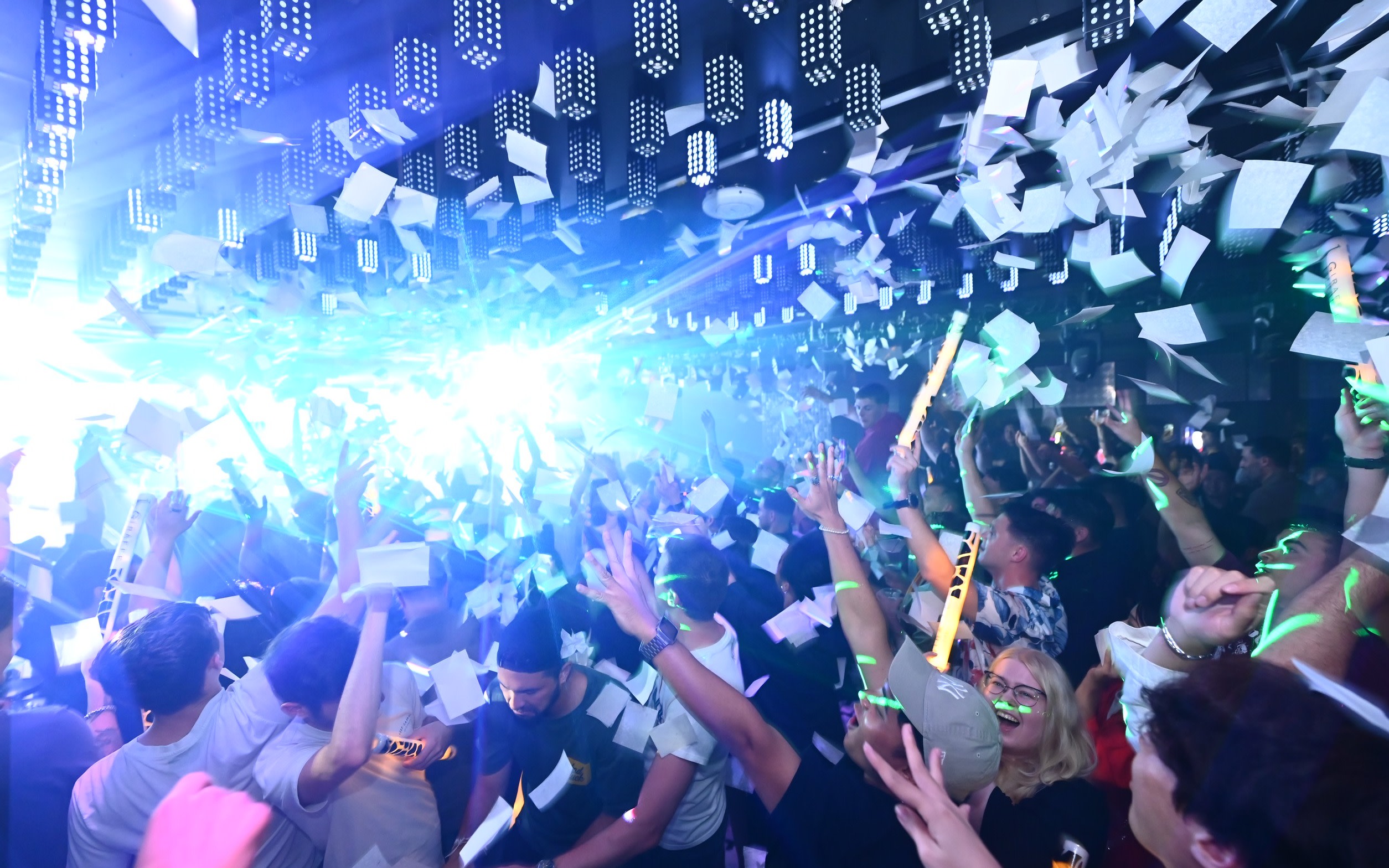 Osaka Dotonbori: GIRAFFE Nightclub Admission Ticket (For Foreigners only)