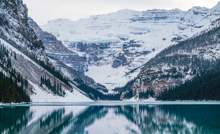 從坎莫爾和班夫出發的路易斯湖 (Lake Louise) 和約翰斯頓峽谷 (Johnston Canyon) 之旅