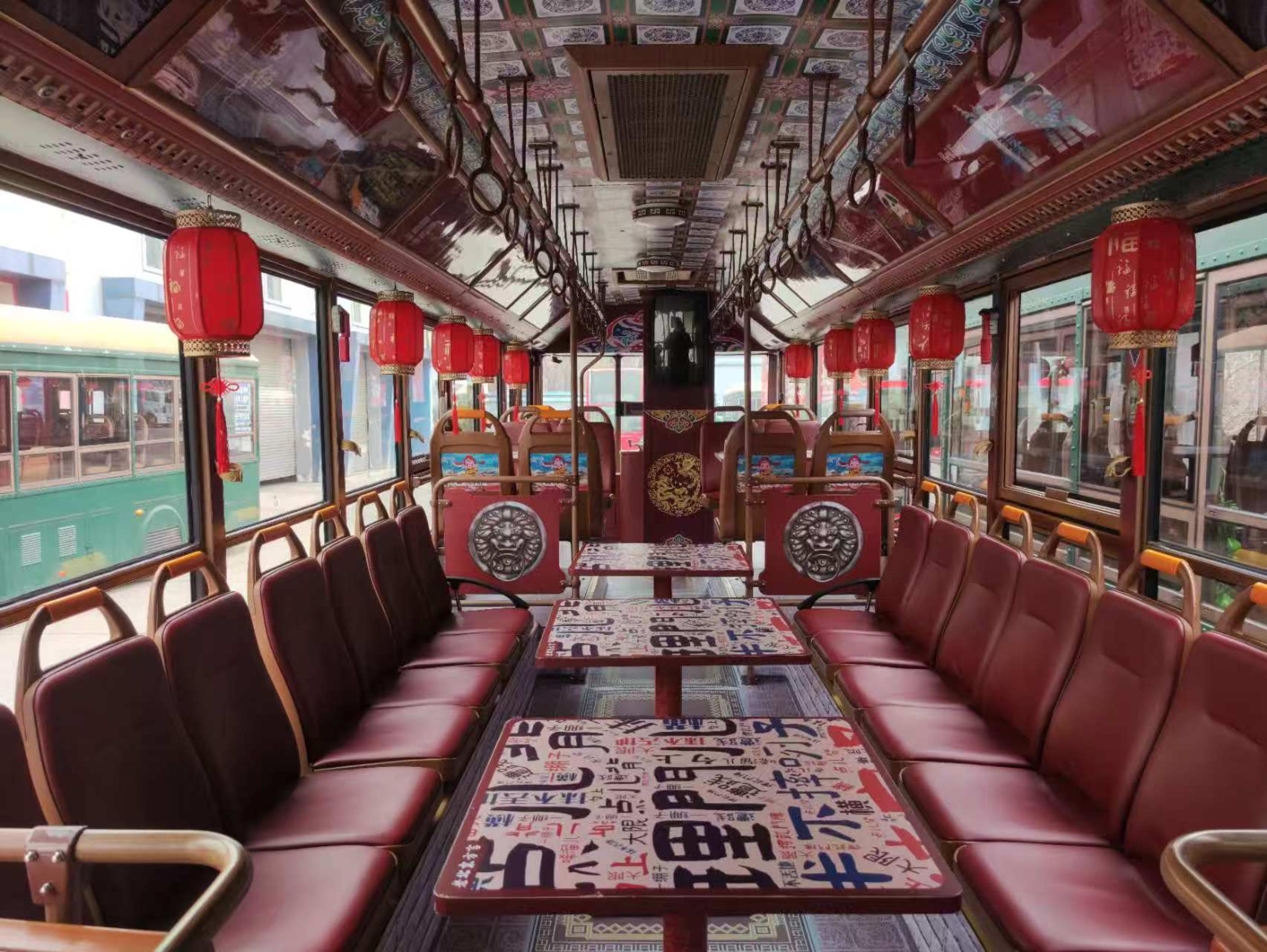 Sightseeing bus